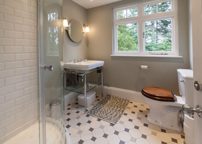 33. Shower Room