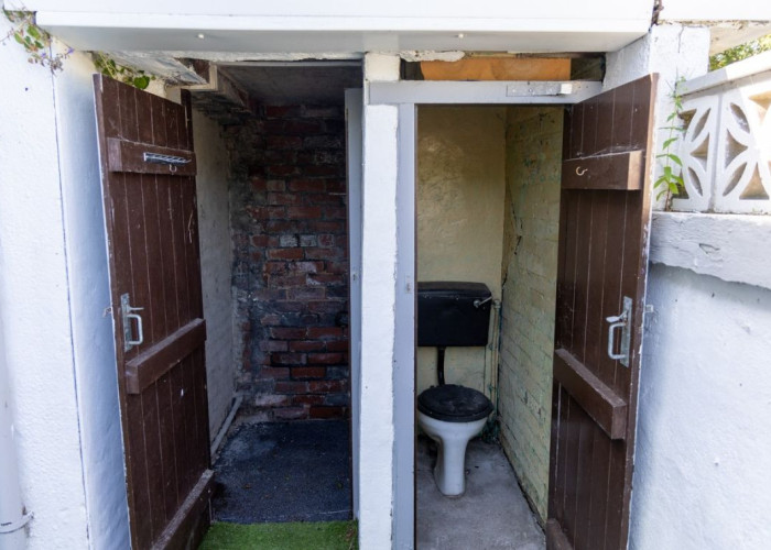 30. Outbuildings, Toilet