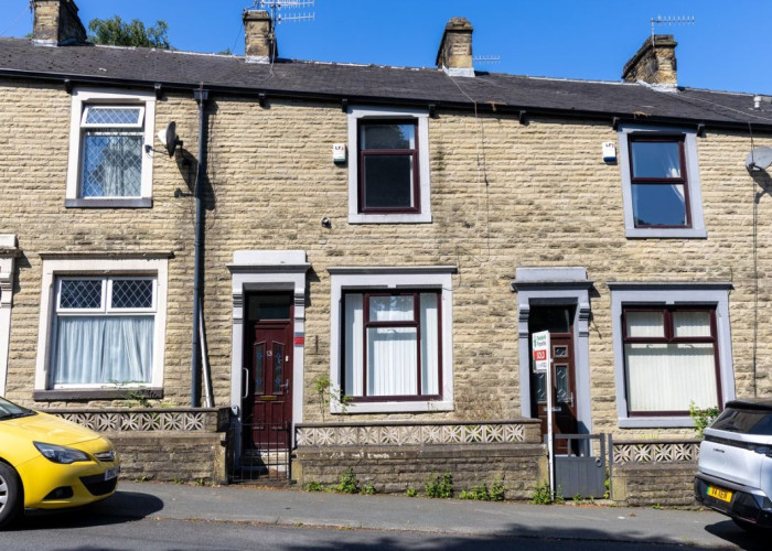 Two Bedroom Victorian Mid-Terrace House for FIlming