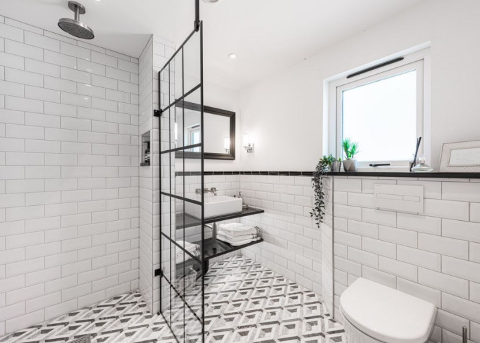25. Shower Room