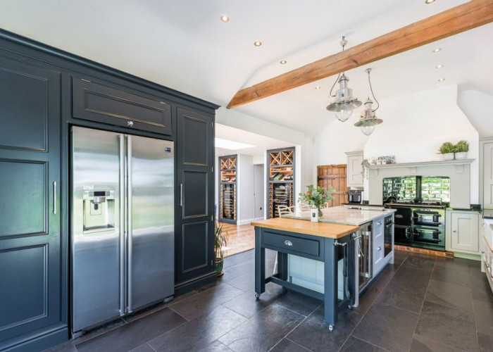 4. Kitchen (Coloured units), Kitchen (Electric/Induction Hob)