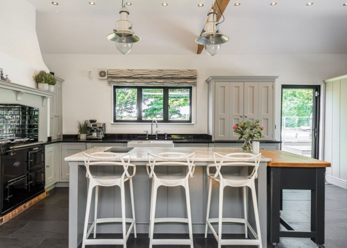 6. Kitchen With Table