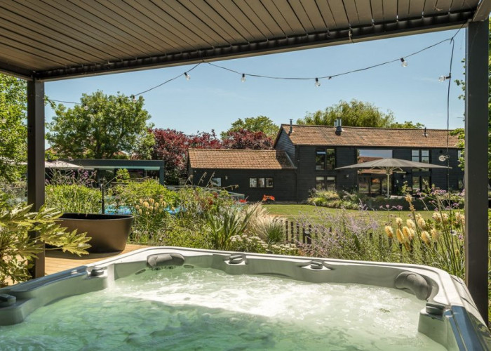 39. Hot Tub/Jacuzzi