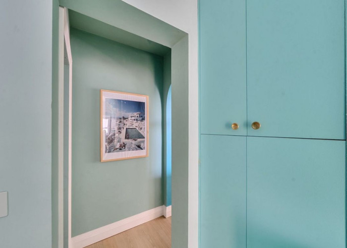 2. Hall, Colourful