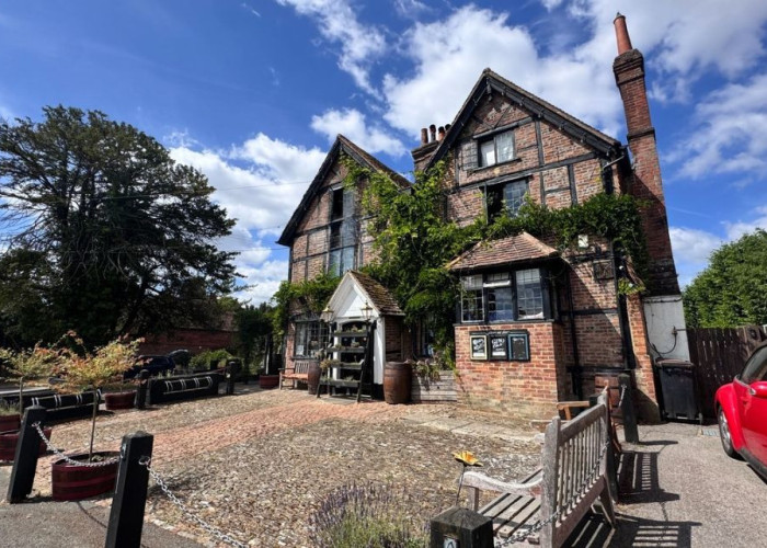 Large Country Pub with Large Garden and Commercial Kitchen for Filming
