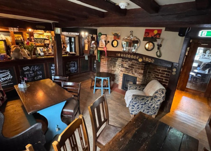 47. Fireplace, Wooden Floor, Pub / Bar