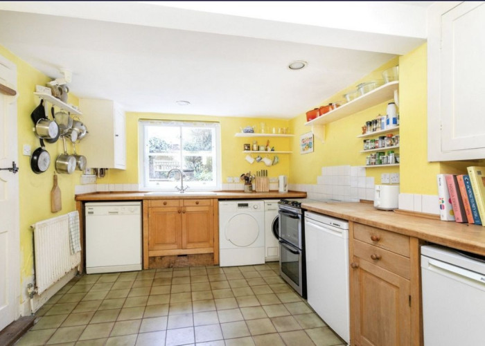 7. Kitchen, Kitchen (Wooden Units), Tiled Floor