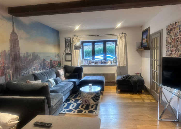 2. Livingroom, Pattern Wallpaper