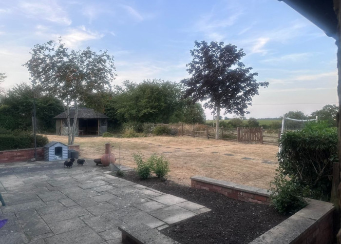 19. Patio / Veranda, Garden (Rear, Large)