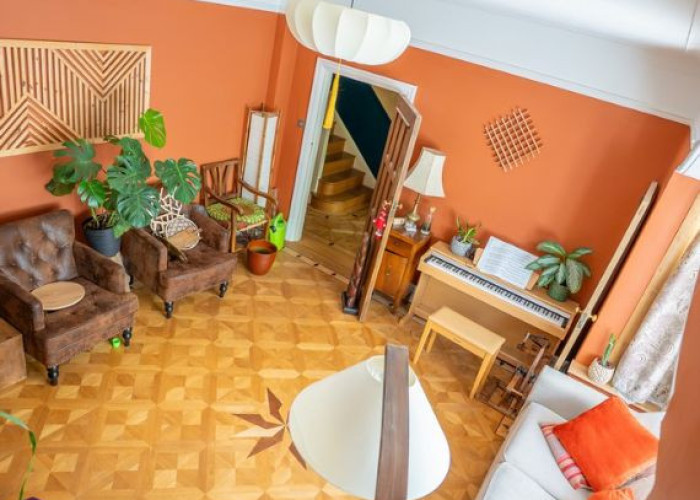 5. Livingroom, Wooden Floor, Colourful