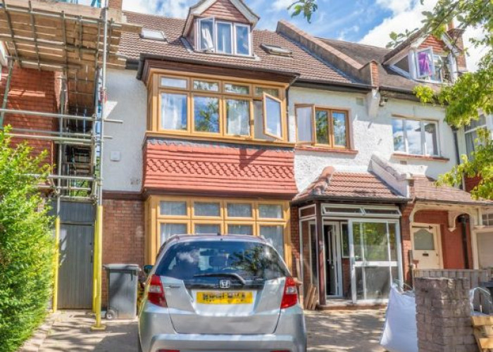 1. Exterior, Driveway