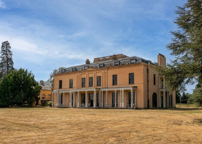 Georgian Manor House Set in 70 Acres of Parkland For Filming