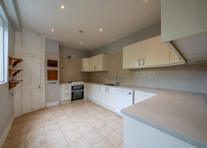 5. Kitchen (Retro), Kitchen (White units)