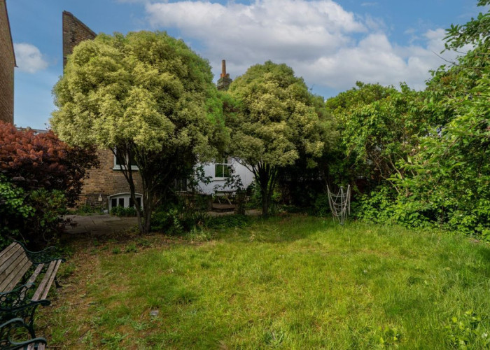 32. Garden (Rear, Large)