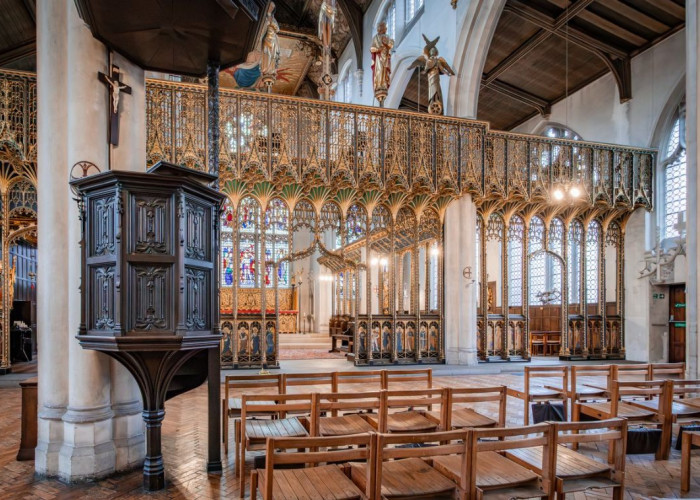 3. Church, Props / Feature