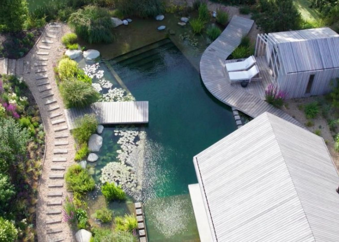 26. Swimming-pool