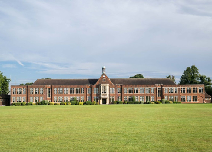 1. Exterior, School / College, Lawn
