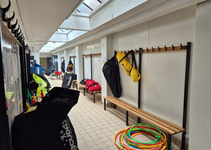 21. Hall, School / College, Changing Rooms