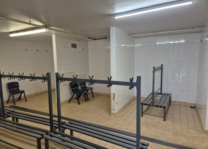 22. School / College, Changing Rooms