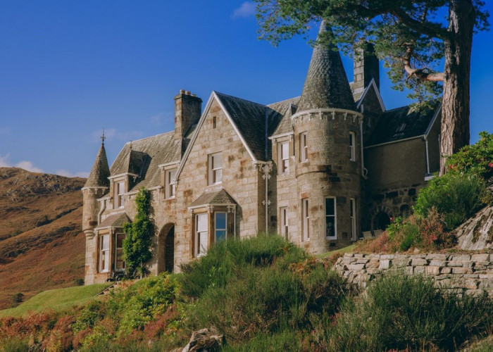 Extensive Highlands Estate With Luxurious Buildings for Filming