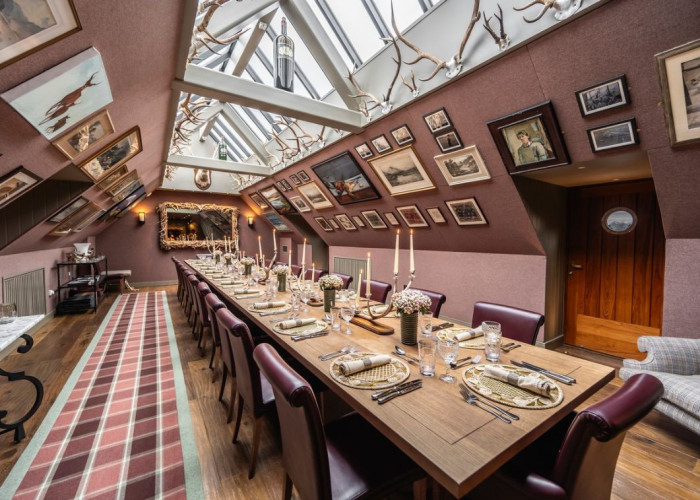 7. Diningroom, Skylight