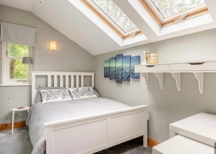 12. Bedroom (Double), Skylight