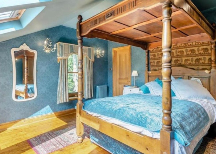 8. Bedroom (Double), Skylight