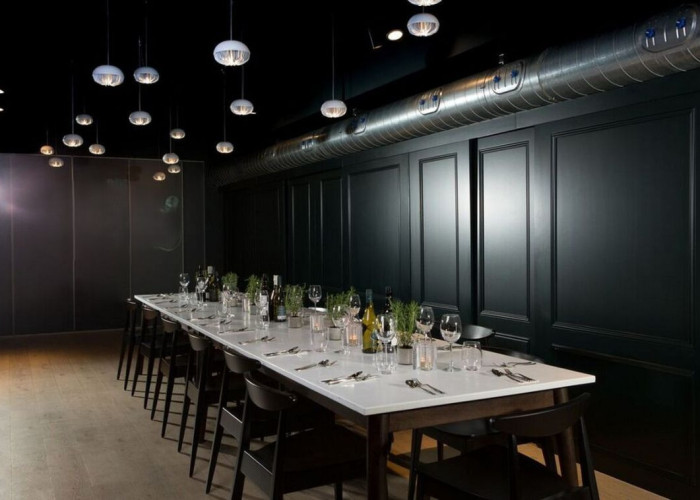 1. Diningroom, Commercial Kitchen
