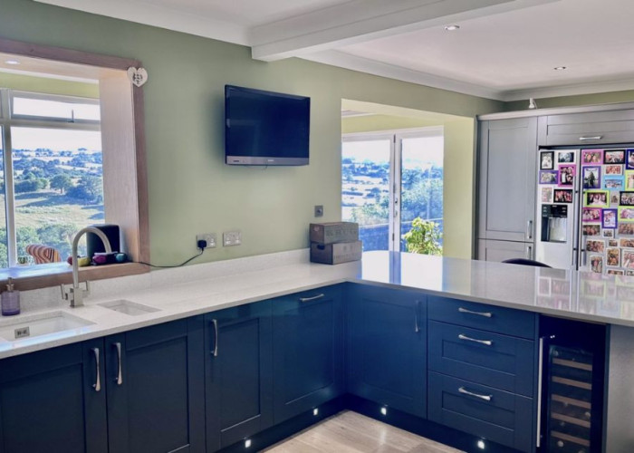 6. Kitchen (Coloured units), Open-plan