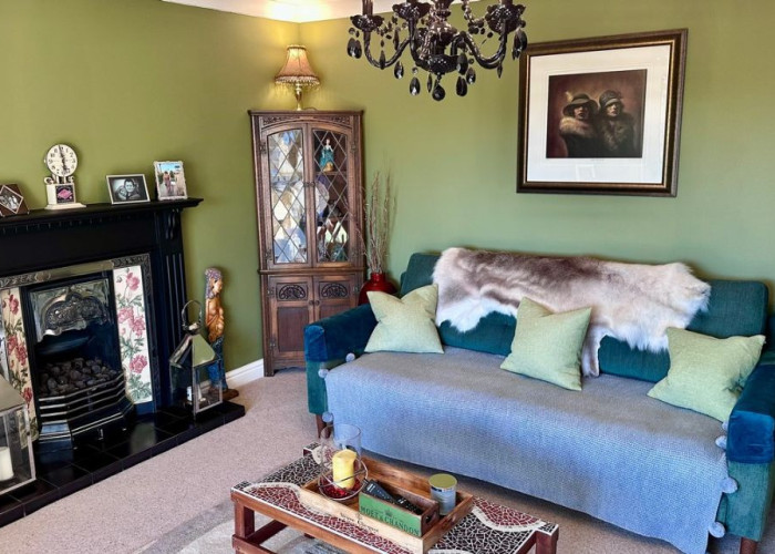 11. Livingroom, Fireplace