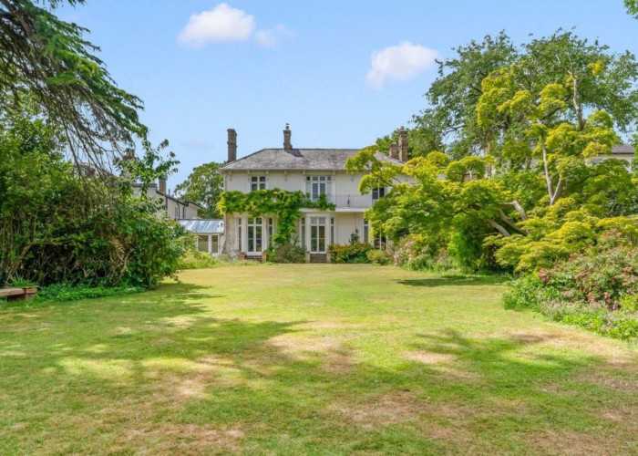 14. Lawn, Garden (Rear, Large)