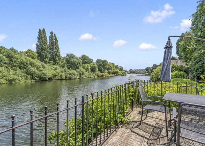 15. River, Garden (Rear, Large), Decking