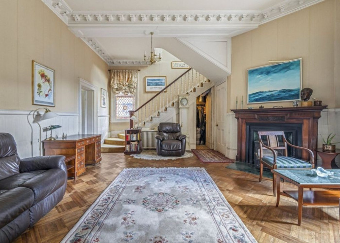 2. Livingroom, Stairway / Staircase, Reception, Fireplace