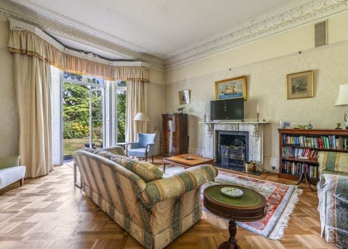 5. Livingroom, Fireplace