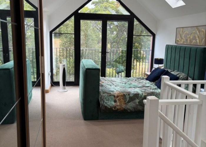 18. Bedroom (Master/En-Suite)