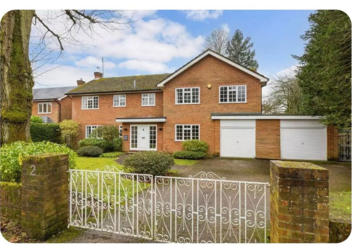 1. Driveway, Family Home, Garage (Double)