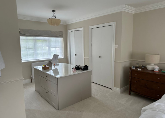 10. Bedroom (Master/En-Suite), Dressing Room/Walk-in Wardrobe