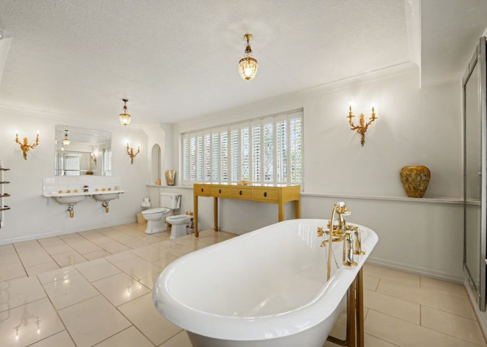 7. Bathroom (Large), Bathroom (Double Bath), Bathroom (Shower and bath)