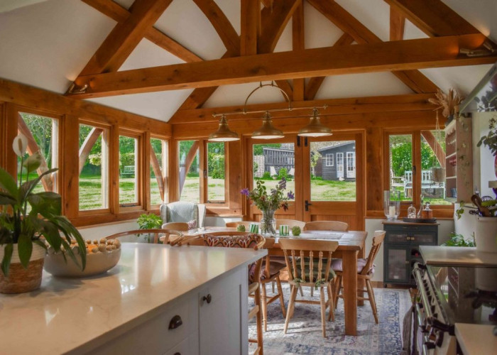 11. Kitchen With Table