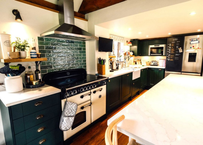 12. Kitchen (With Island), Kitchen (Coloured units), Kitchen (Modern), Kitchen (Electric/Induction Hob)