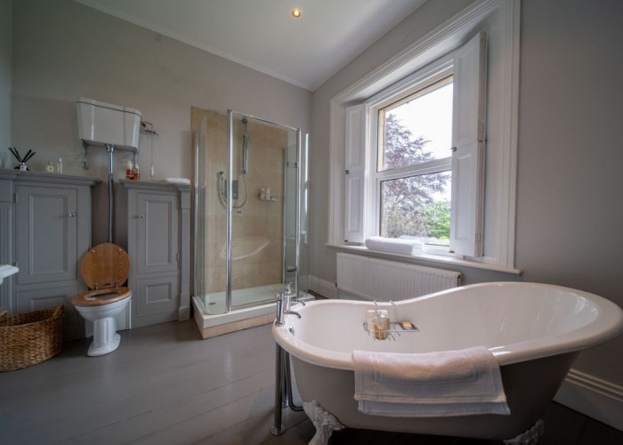 31. Bathroom (Roll Top), Bathroom (Shower and bath)