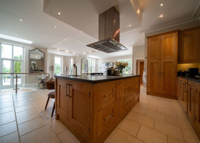 10. Kitchen (With Island), Kitchen (Wooden Units), Kitchen (Modern), Kitchen (Electric/Induction Hob)