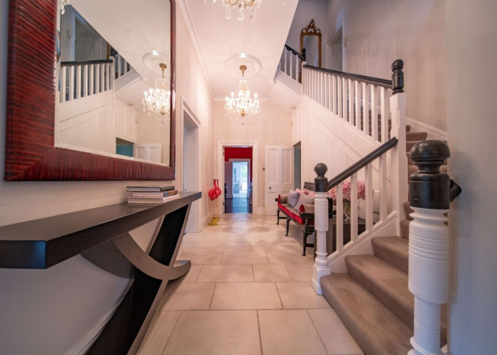 9. Stairway / Staircase, Entrance (Impressive)