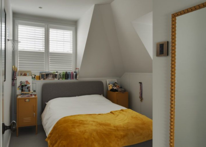 Bedroom (Double) at Victorian Riverside Five Bedroom House With A Terrace For Filming, Middlesex