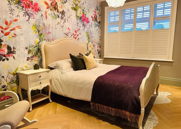 Bedroom (Double) at Victorian Riverside Five Bedroom House With A Terrace For Filming, Middlesex
