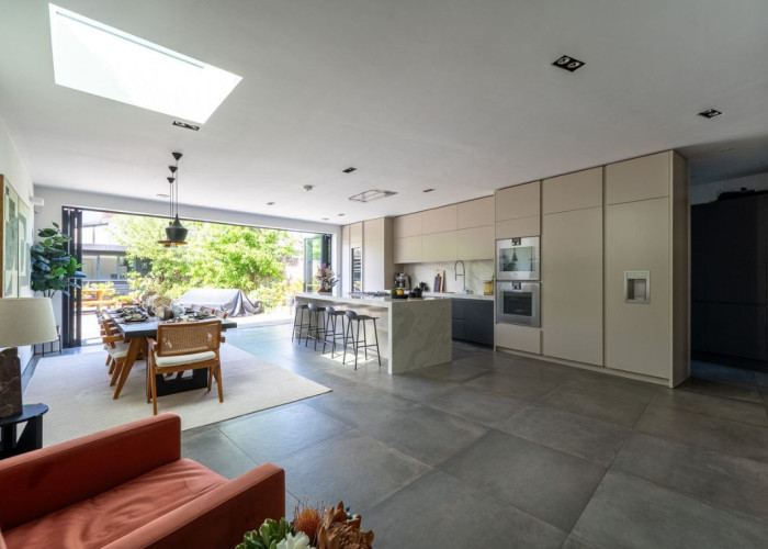 Open-plan, Bi-Fold Doors at Victorian Terrace with Large Open Plan Space For Filming, London