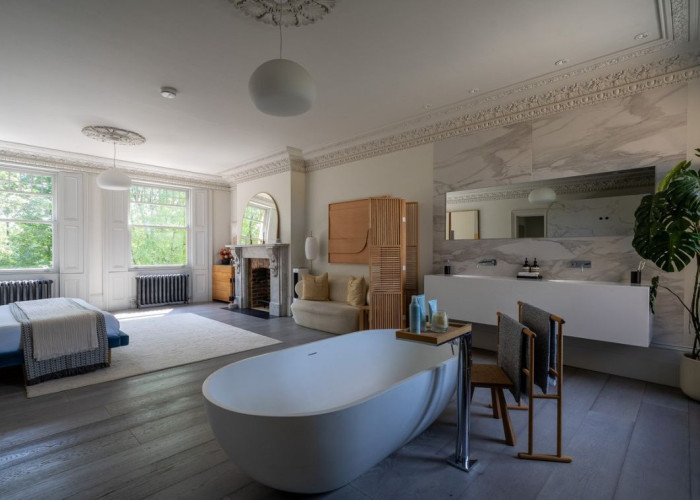 Bathroom (Roll Top) at Victorian Terrace with Large Open Plan Space For Filming, London