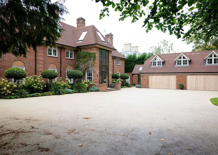 Estate, Driveway at Beautiful Contemporary Home In Buckinghamshire For Filming, Buckinghamshire