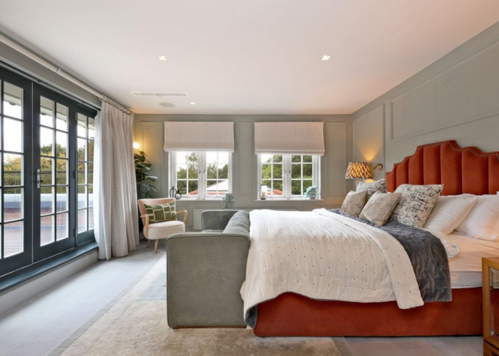 Bedroom (Master/En-Suite) at Beautiful Contemporary Home In Buckinghamshire For Filming, Buckinghamshire