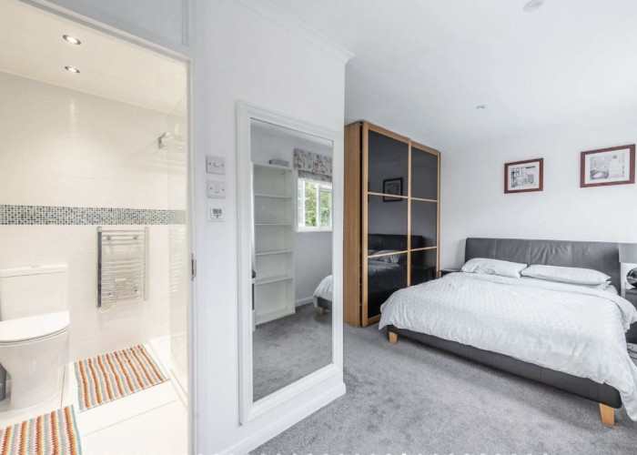 Bedroom (Master/En-Suite) at Detached Home Across Three Floors For Filming, London